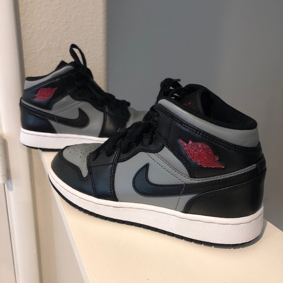 Jordan Shoes - Nike Jordan 1 Mid GS Shadow GS Size 3.5Y / 5W 554725-096